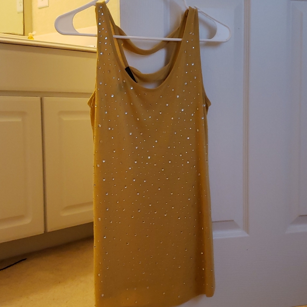 Sleeveless tops